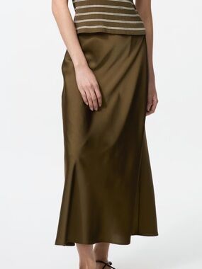 Uniqulo Brown satin skirt